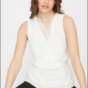 💫 3 for $25 Lace trim blouse  white Small